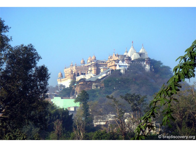 800px-Radha-Rani-Temple-Barsana-Mathura-11